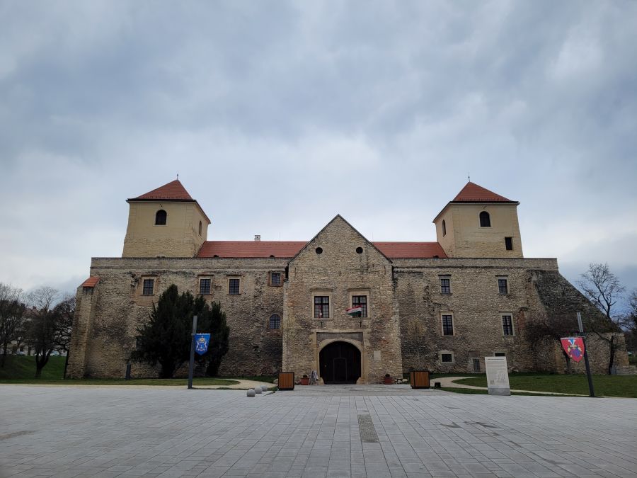 thury-var-varpalota.jpg